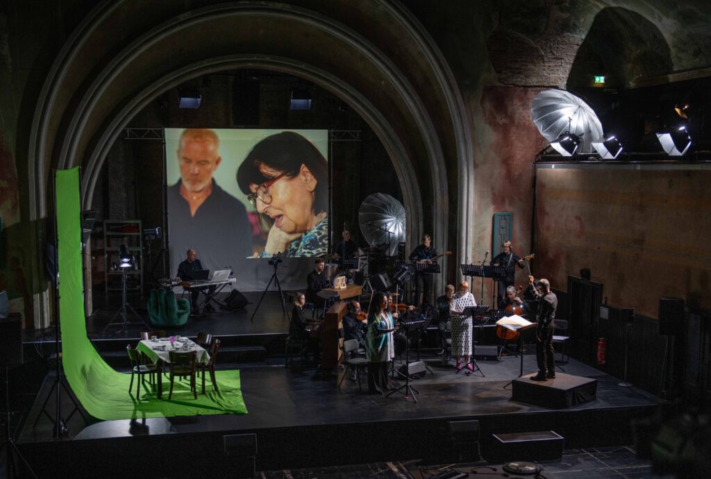 Ein Ermordeter aus Warschau - Theater im Delphi. Foto: Axel Lambrette
